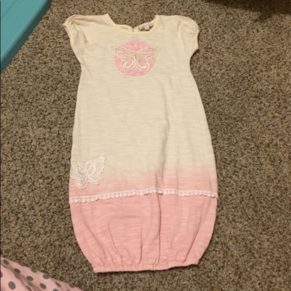 CachCach 0-3 Gown NWOT